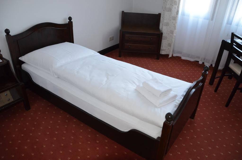 Hotel Zur Traube Moglingen 외부 사진